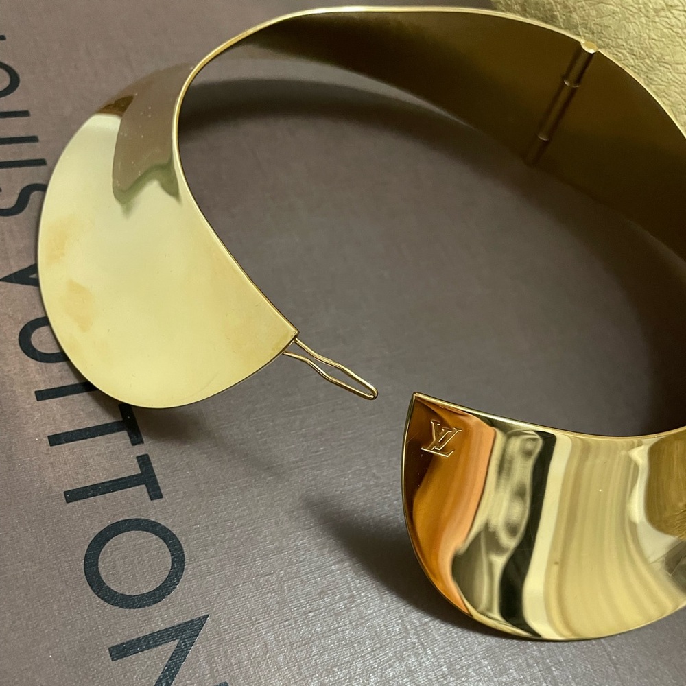 Louis Vuitton gold peter pan collar necklace